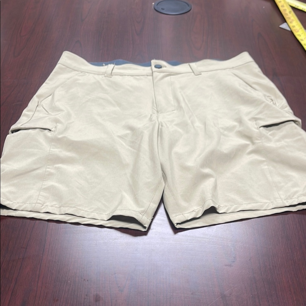 NWOT Beige color short with many pockets Perfect for casual or formal wear.